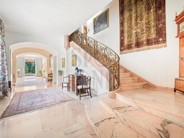 En exclusivité : élégante propriété de maître dans un havre de paix 2