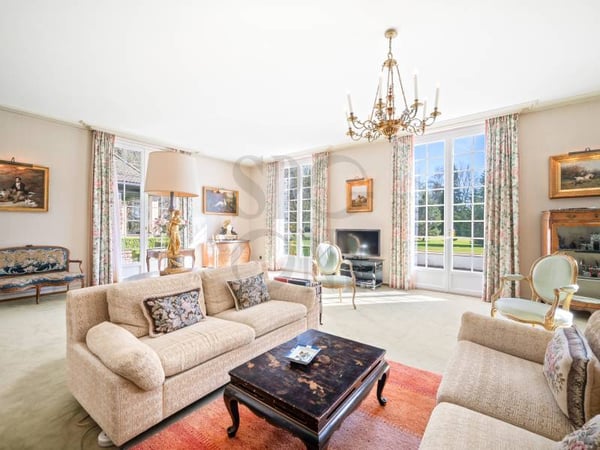 En exclusivité : élégante propriété de maître dans un havre de paix 3