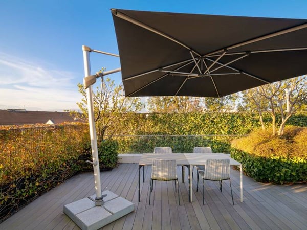 Triplex d'exception avec vues imprenables sur le lac et les Alpes 9