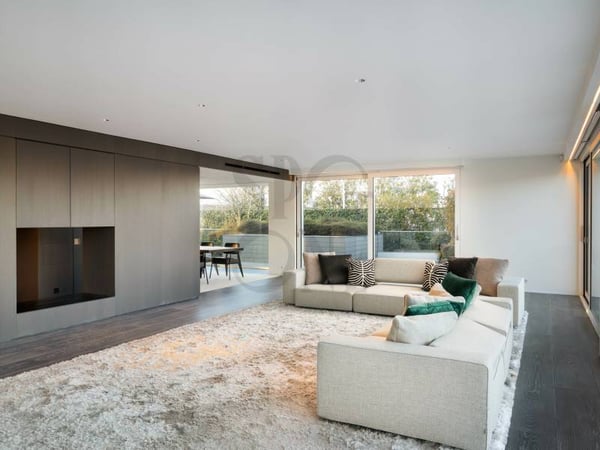 Triplex d'exception avec vues imprenables sur le lac et les Alpes 2