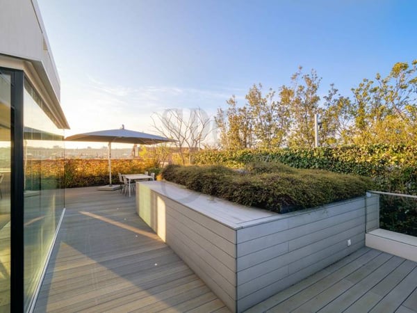 Triplex d'exception avec vues imprenables sur le lac et les Alpes 8