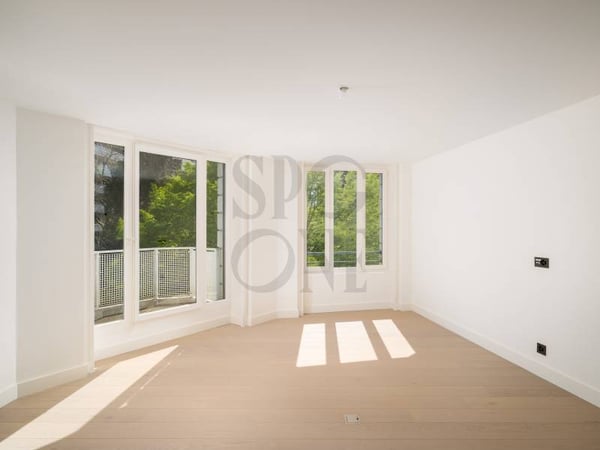 Attique clé en main, entièrement rénové à Champel 7