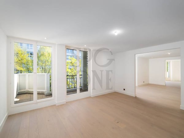 Attique clé en main, entièrement rénové à Champel 3