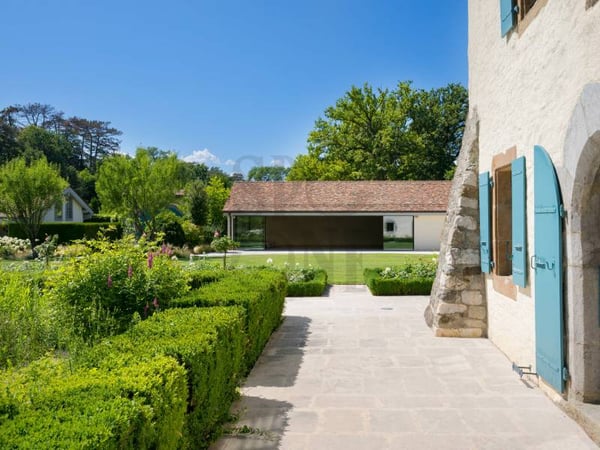 Splendide propriété du XVIIIe siècle au c?ur de la campagne genevoise 3
