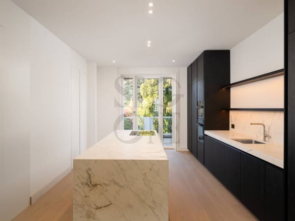 Spacieux appartement entièrement rénové à Champel 5