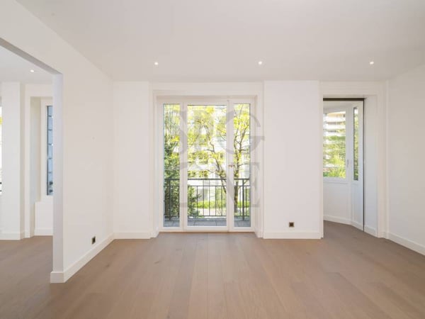 Spacieux appartement entièrement rénové à Champel 9