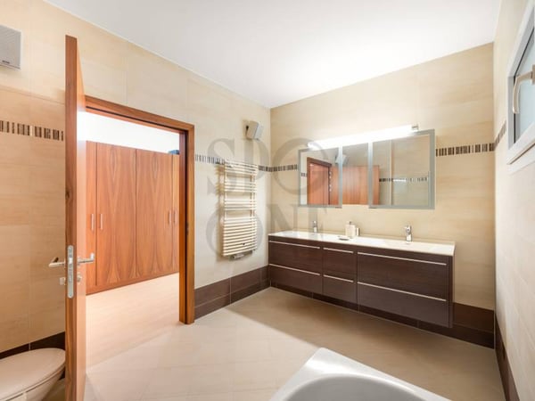 En exclusivité: villa d'architecte avec panorama à couper le souffle 10