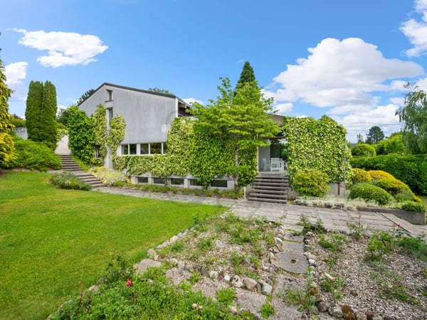 Une villa signature avec vue sur le lac et les montagnes 11