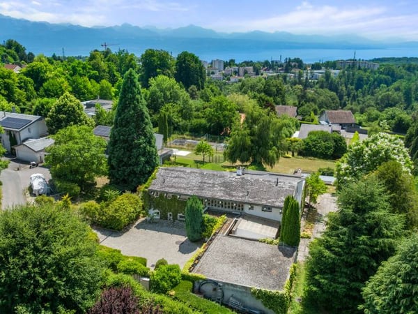 Une villa signature avec vue sur le lac et les montagnes 12