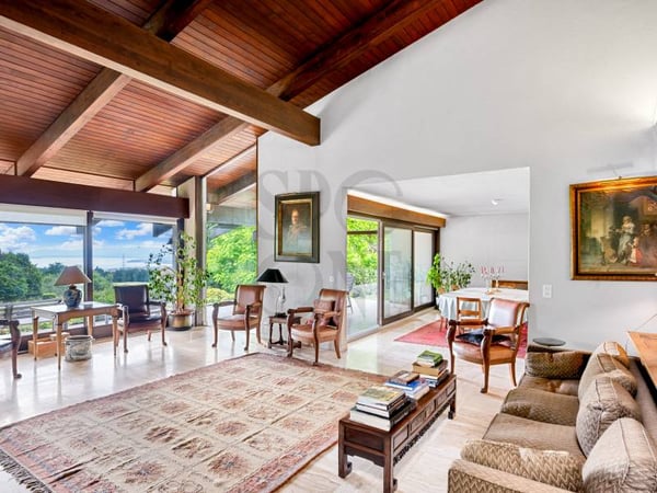 Une villa signature avec vue sur le lac et les montagnes 4