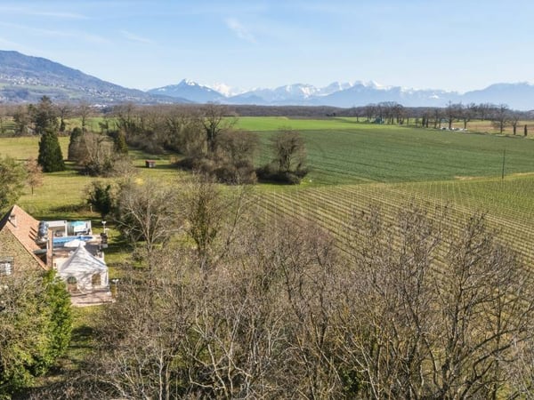 Charmante propriété de campagne avec vues dégagées 2