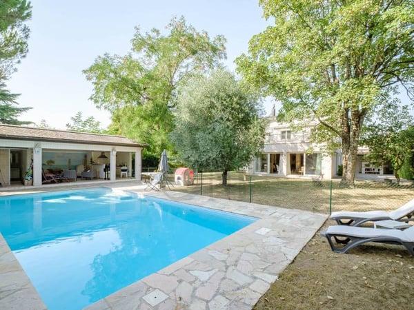 Élégante villa familiale avec piscine et pool house 1