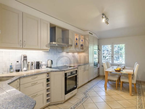 Élégante villa familiale avec piscine et pool house 5