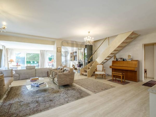 Élégante villa familiale avec piscine et pool house 4