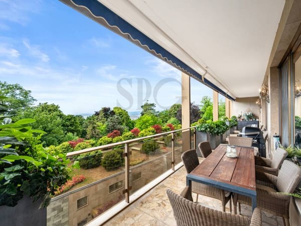 Appartement de standing avec vue sur le lac et piscine privée 8
