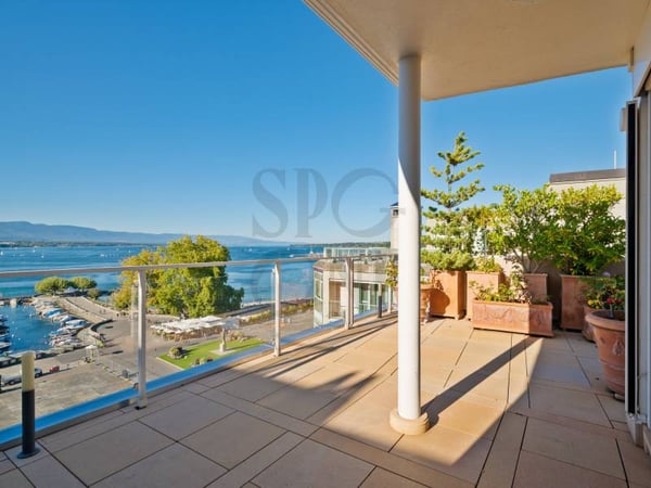 Penthouse en duplex face au lac avec terrasse et vue panoramique 1