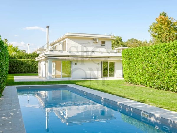 Maison contemporaine avec piscine 1