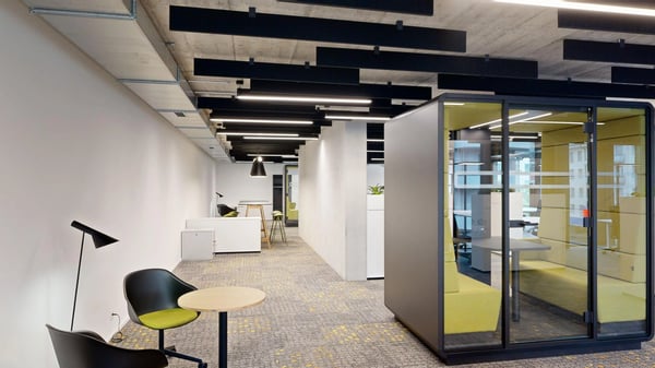 A louer au coeur de Sion, magnifiques bureaux semi-aménagés dès 15 m2 dans un nouveau quartier. 8