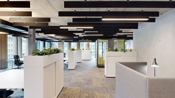 A louer au coeur de Sion, magnifiques bureaux semi-aménagés dès 15 m2 dans un nouveau quartier. 2