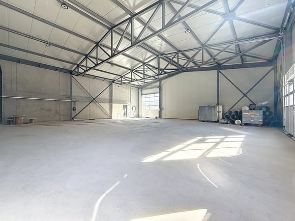 LOUER ? ESPACES INDUSTRIELS & BOXES DE STOCKAGE SIERRE 2