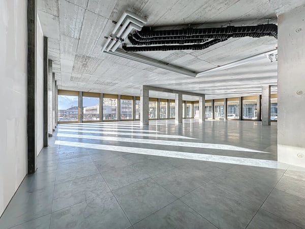 Superbe arcade commerciale de 272.22 m2 à louer dans le nouveau quartier Cour de Gare à Sion 2