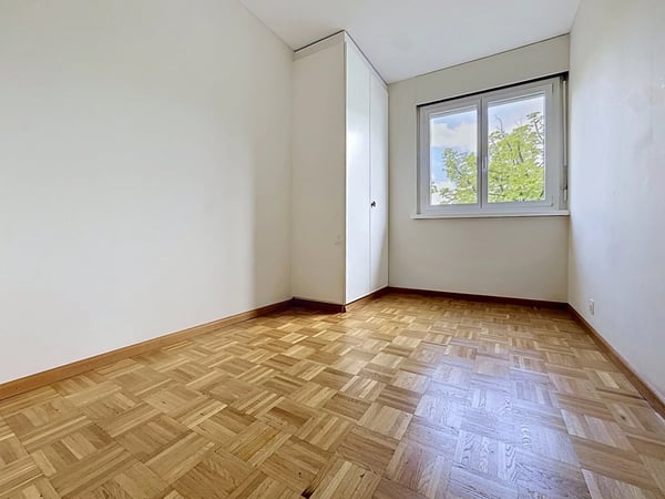 Spacieux 8.5 pièces avec balcon et belle luminosité à Sion 9