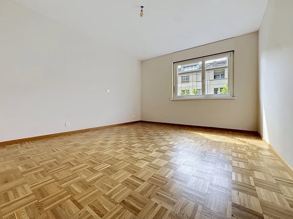 Spacieux 8.5 pièces avec balcon et belle luminosité à Sion 12
