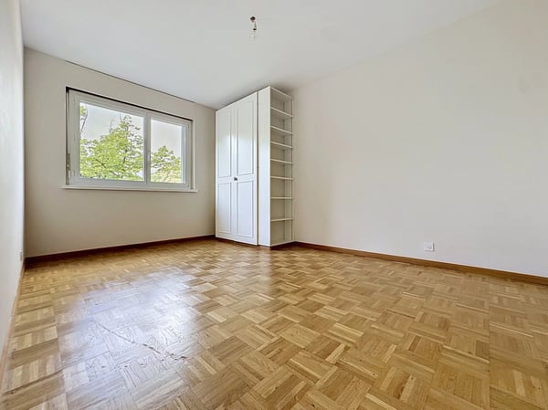 Spacieux 8.5 pièces avec balcon et belle luminosité à Sion 11