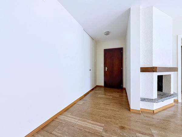Spacieux 8.5 pièces avec balcon et belle luminosité à Sion 6