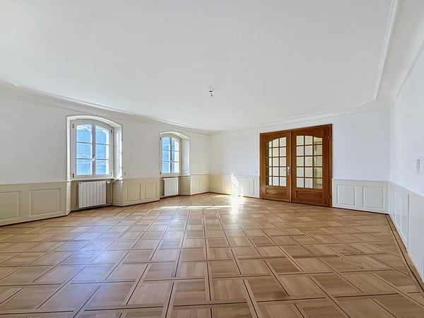 À louer ? 5.5 pièces rénové de 210 m² avec jardin, garage et vue panoramique 7