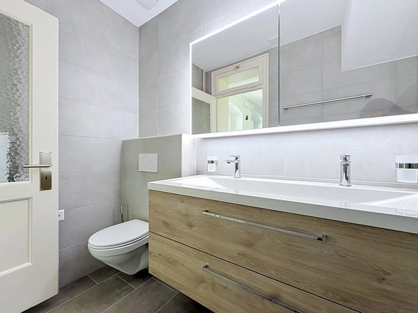 À louer ? 5.5 pièces rénové de 210 m² avec jardin, garage et vue panoramique 12