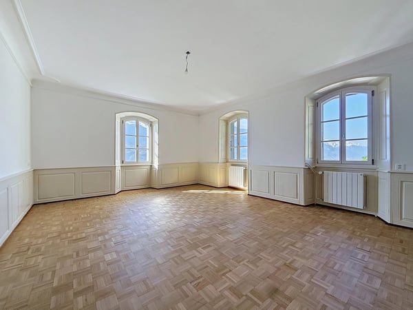 À louer ? 5.5 pièces rénové de 210 m² avec jardin, garage et vue panoramique 8