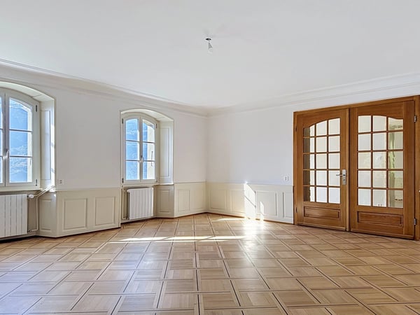 À louer ? 5.5 pièces rénové de 210 m² avec jardin, garage et vue panoramique 6
