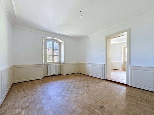 À louer ? 5.5 pièces rénové de 210 m² avec jardin, garage et vue panoramique 10