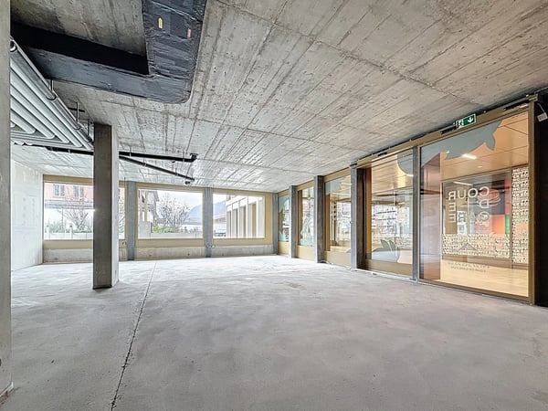 A LOUER - Emplacement n1 - Arcade 142.22 m² sur la Place de la Gare (Sion) 5