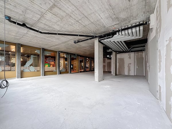 A LOUER - Emplacement n1 - Arcade 142.22 m² sur la Place de la Gare (Sion) 3