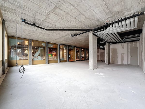 A LOUER - Emplacement n1 - Arcade 142.22 m² sur la Place de la Gare (Sion) 6