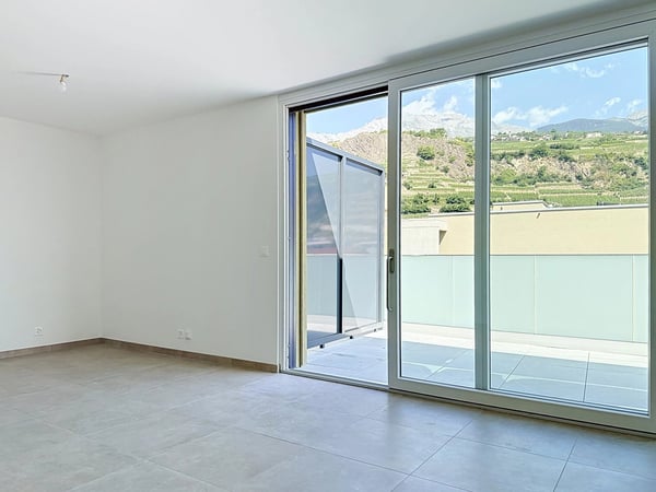 2.5 pièces en attique avec terrasse à louer à Uvrier 2
