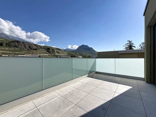 A louer à Uvrier grand 2.5 pièces en attique avec terrasse 12