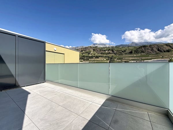 A louer à Uvrier grand 2.5 pièces en attique avec terrasse 8