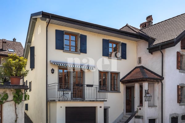 Maison villageoise de charme avec appartement de 5.5 pièces et une place de parc à vendre à Rivaz 1