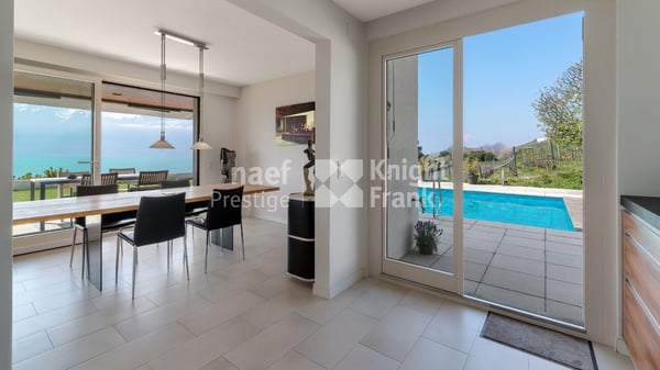 Propriété d'architecte de 7.5 pièces avec vue panoramique sur le lac et le vignoble à vendre à Corseaux 9