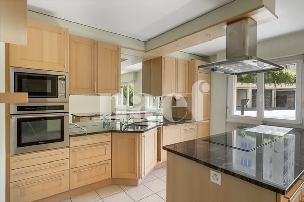 Exclusif ! Spacieux appartement de 3.5 pièces avec balcon et vue dégagée sur le lac à vendre à Chernex / Montreux 5