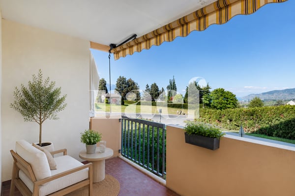 Exclusif ! Spacieux appartement de 4.5 pièces avec balcon et vue dégagée sur le lac à vendre à Chernex / Montreux 1