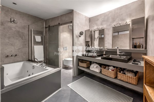 Maison vigneronne de deux appartements et un caveau à vendre au coeur du village d'Epesses 13