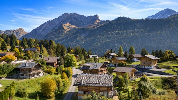 Un chalet Bayrou à vendre dans la région de Villars-sur-Ollon - L'art de la construction alpine de Megève à Crans-Montana 3