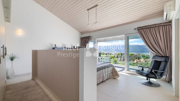 Maison jumelle de 7.5 pièces en triplex avec une vue panoramique sur le lac à vendre à Montreux 10