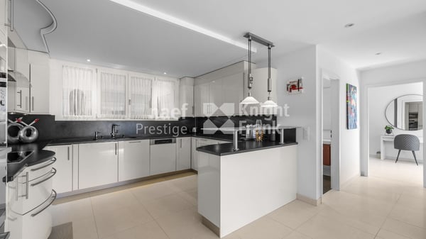 Maison jumelle de 7.5 pièces en triplex avec une vue panoramique sur le lac à vendre à Montreux 8