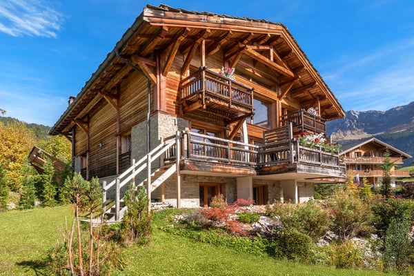 Un chalet Bayrou à vendre dans la région de Villars-sur-Ollon - L'art de la construction alpine de Megève à Crans-Montana 4