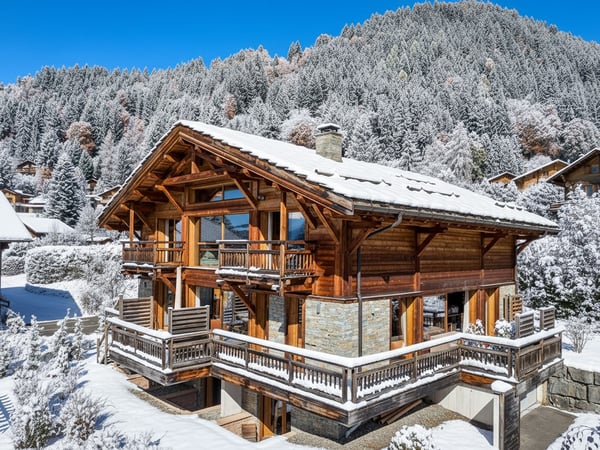 Un chalet Bayrou à vendre dans la région de Villars-sur-Ollon - L'art de la construction alpine de Megève à Crans-Montana 12